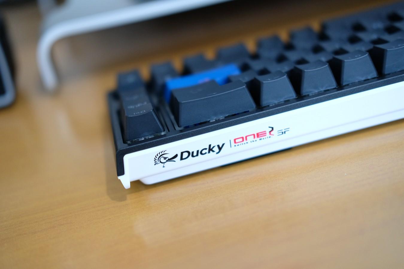 ducky键盘背后四个开关，吉利鸭one2背光灯怎么开_https://www.ybmzs.com_游戏攻略_第10张